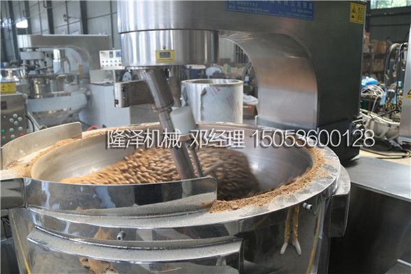河北(běi)邯鄲客戶到廠試(shì)機LZ-1000B電(diàn)磁炒藥機現場簽訂合同(試機現場)